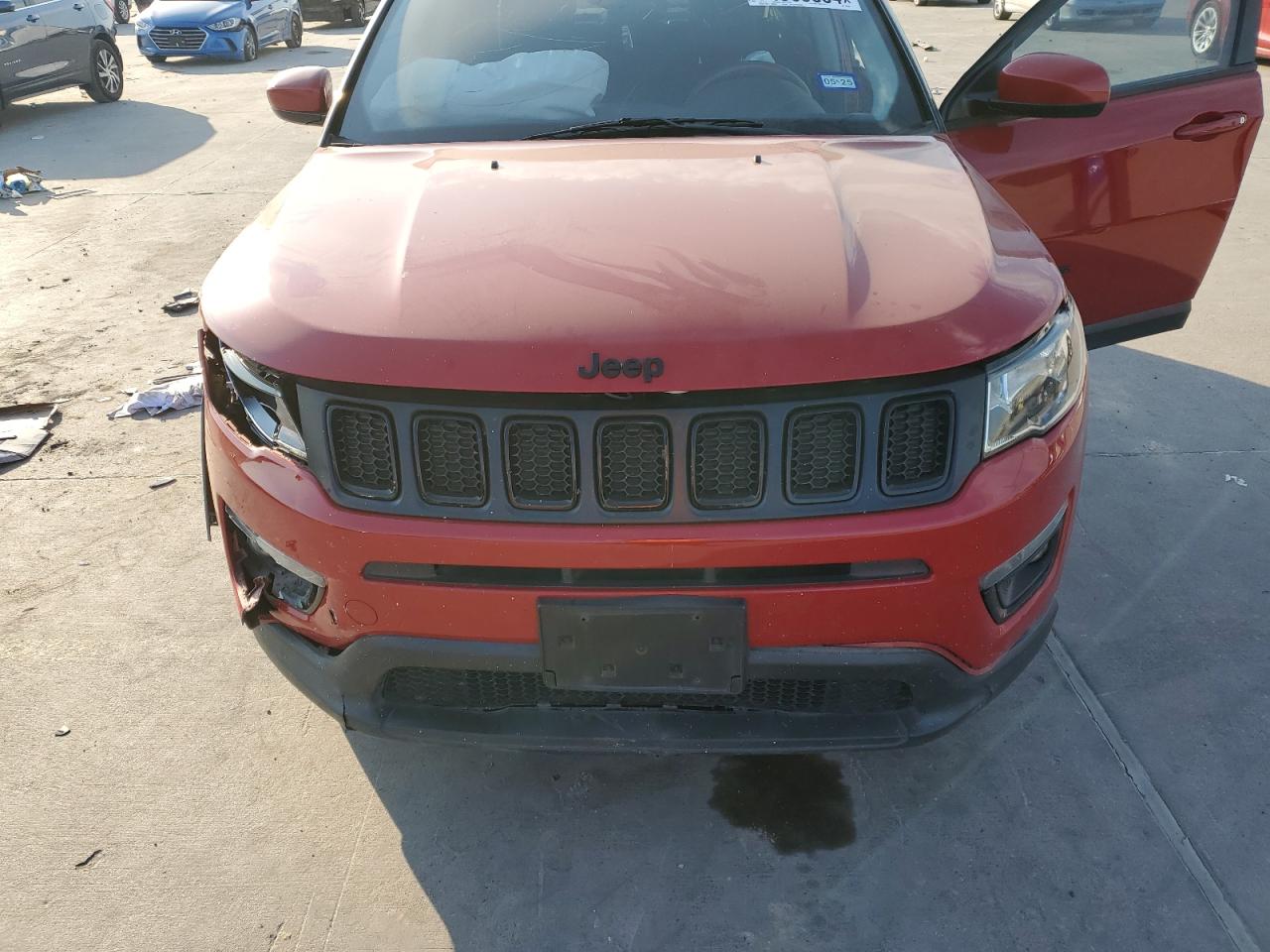 3C4NJCBB5KT612963 2019 Jeep Compass Latitude