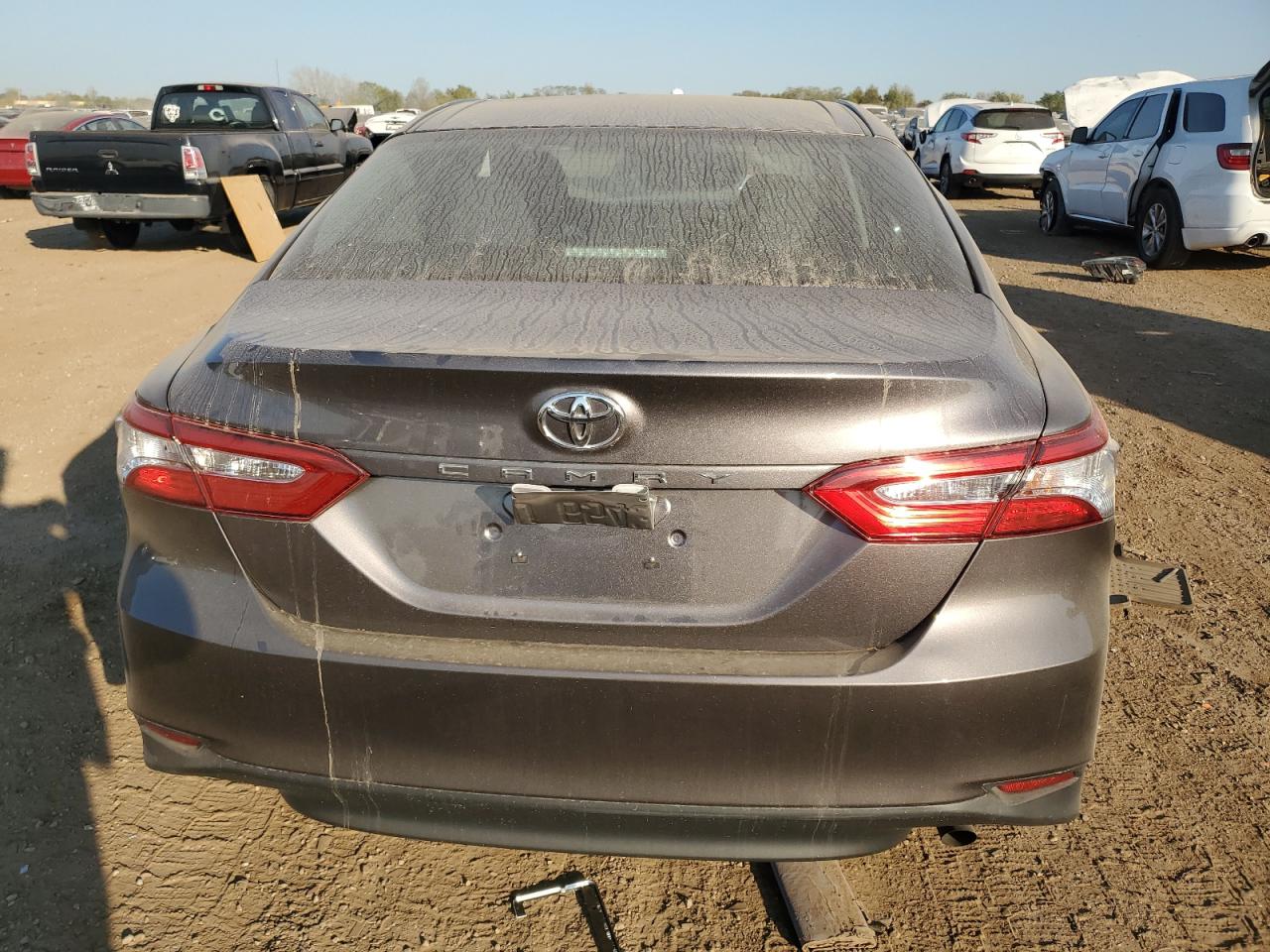 4T1B11HK2JU055492 2018 Toyota Camry L