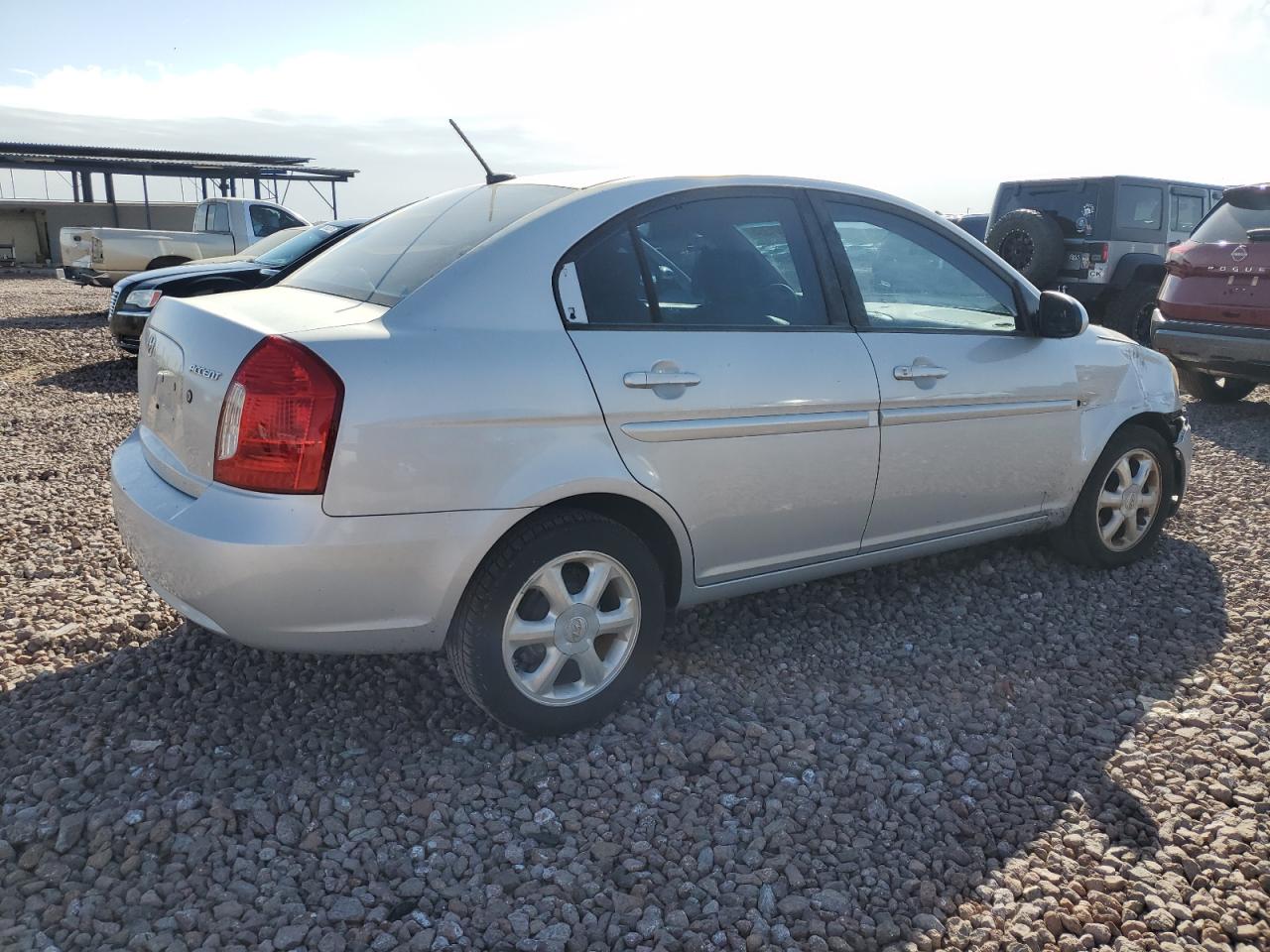 2008 Hyundai Accent - Image 3