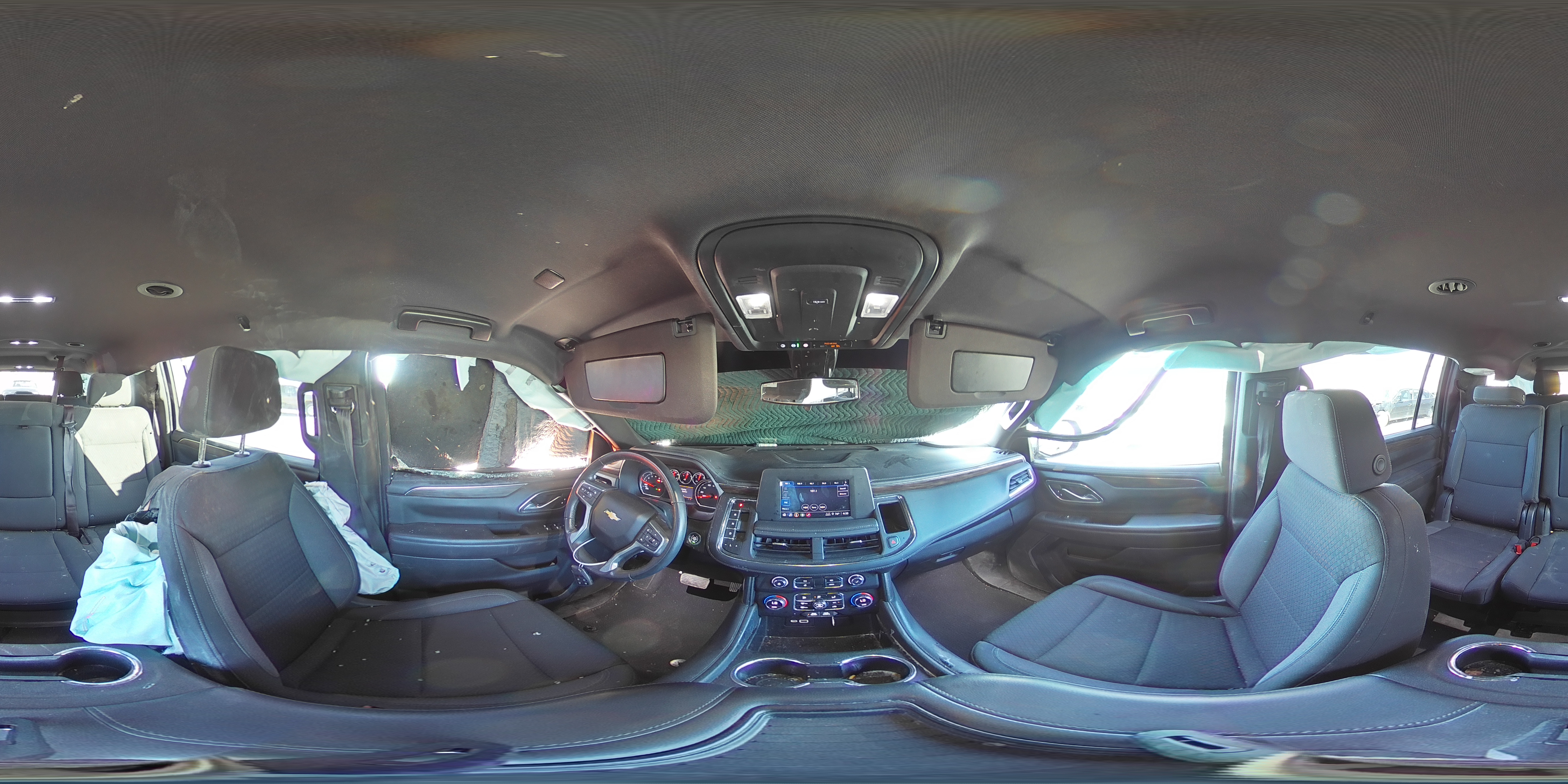 2022 Chevrolet Suburban - Image 13