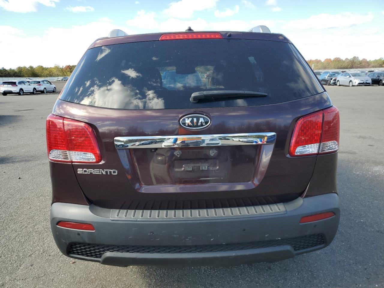 2011 Kia Sorento Base VIN: 5XYKT3A1XBG129871 Lot: 76357104