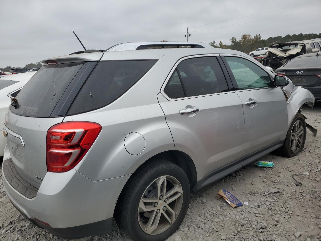 2017 Chevrolet Equinox - Image 3