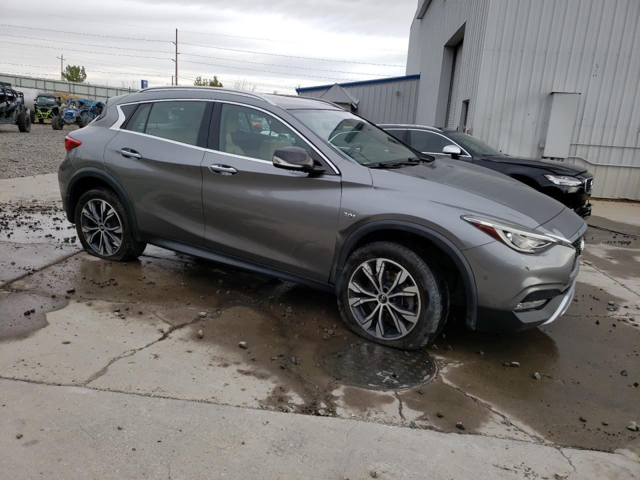 VIN SJKCH5CR9JA055018 2018 INFINITI QX30 no.4