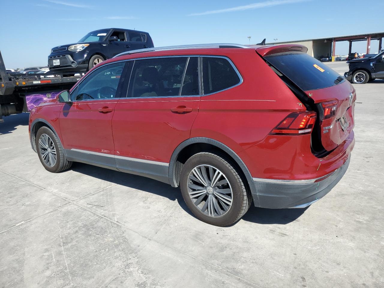 2018 Volkswagen Tiguan - Image 2