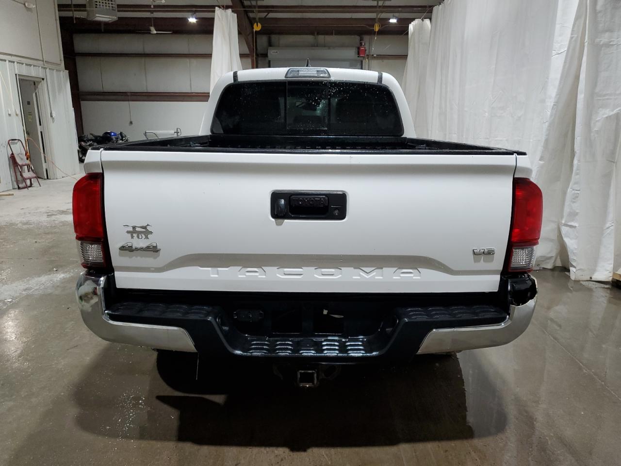 3TMDZ5BN4JM050136 2018 Toyota Tacoma Double Cab