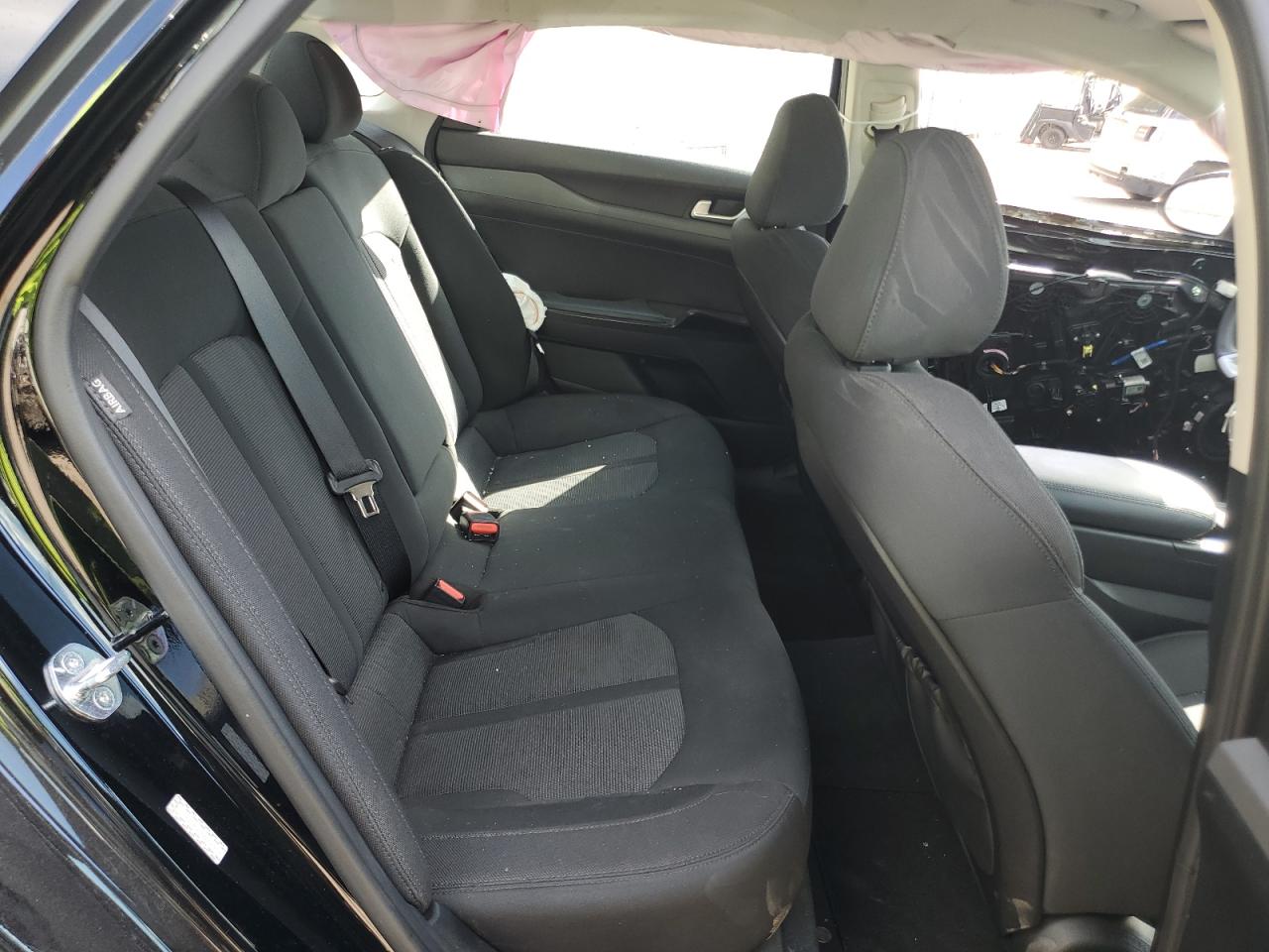 2022 Kia K5 - Image 10