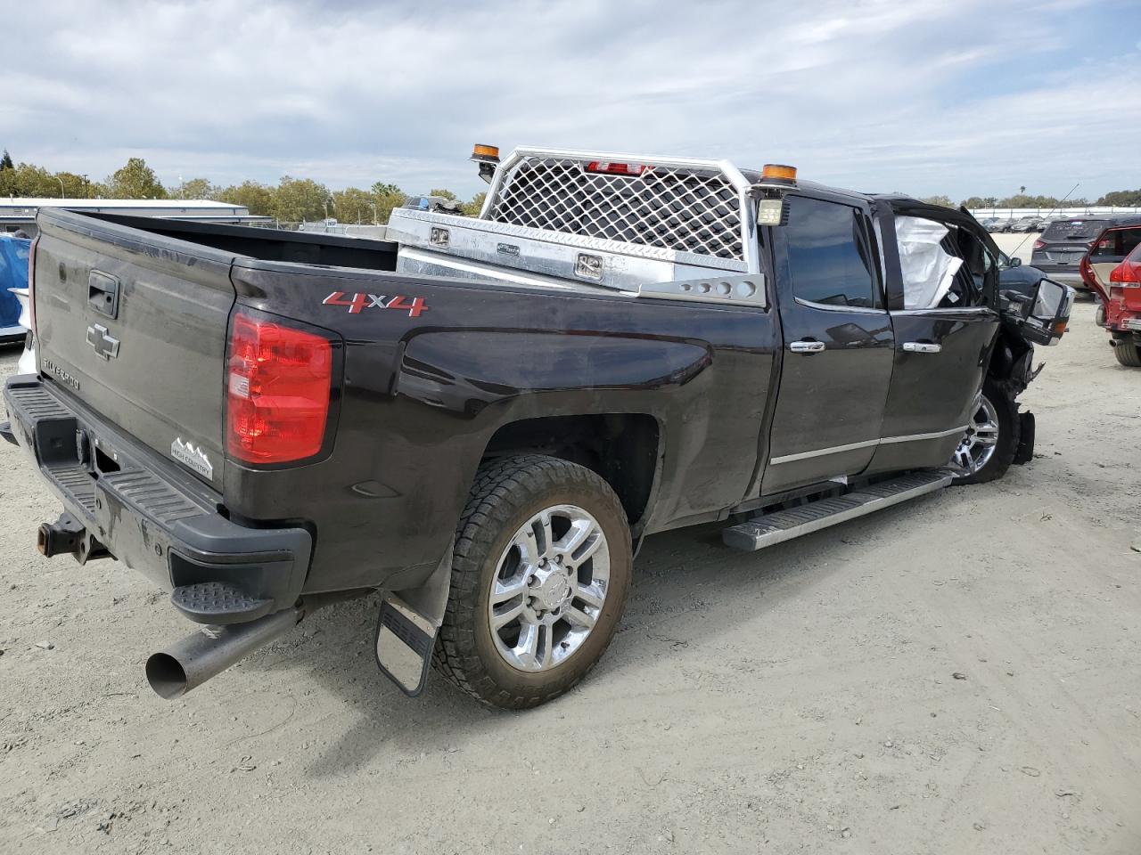 1GC1KXEY8JF108323 2018 Chevrolet Silverado K2500 High Country