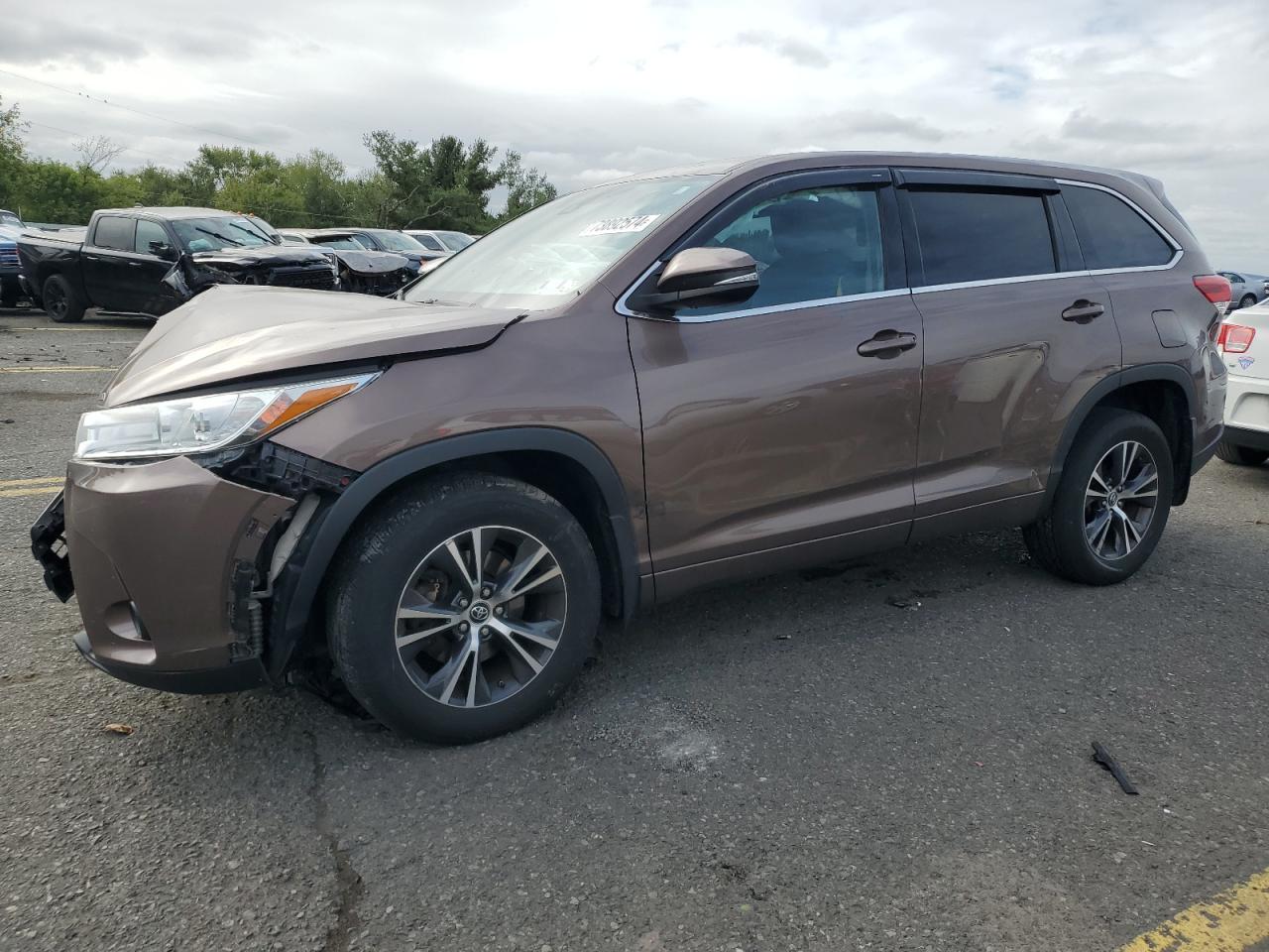 2018 Toyota Highlander - Image 1