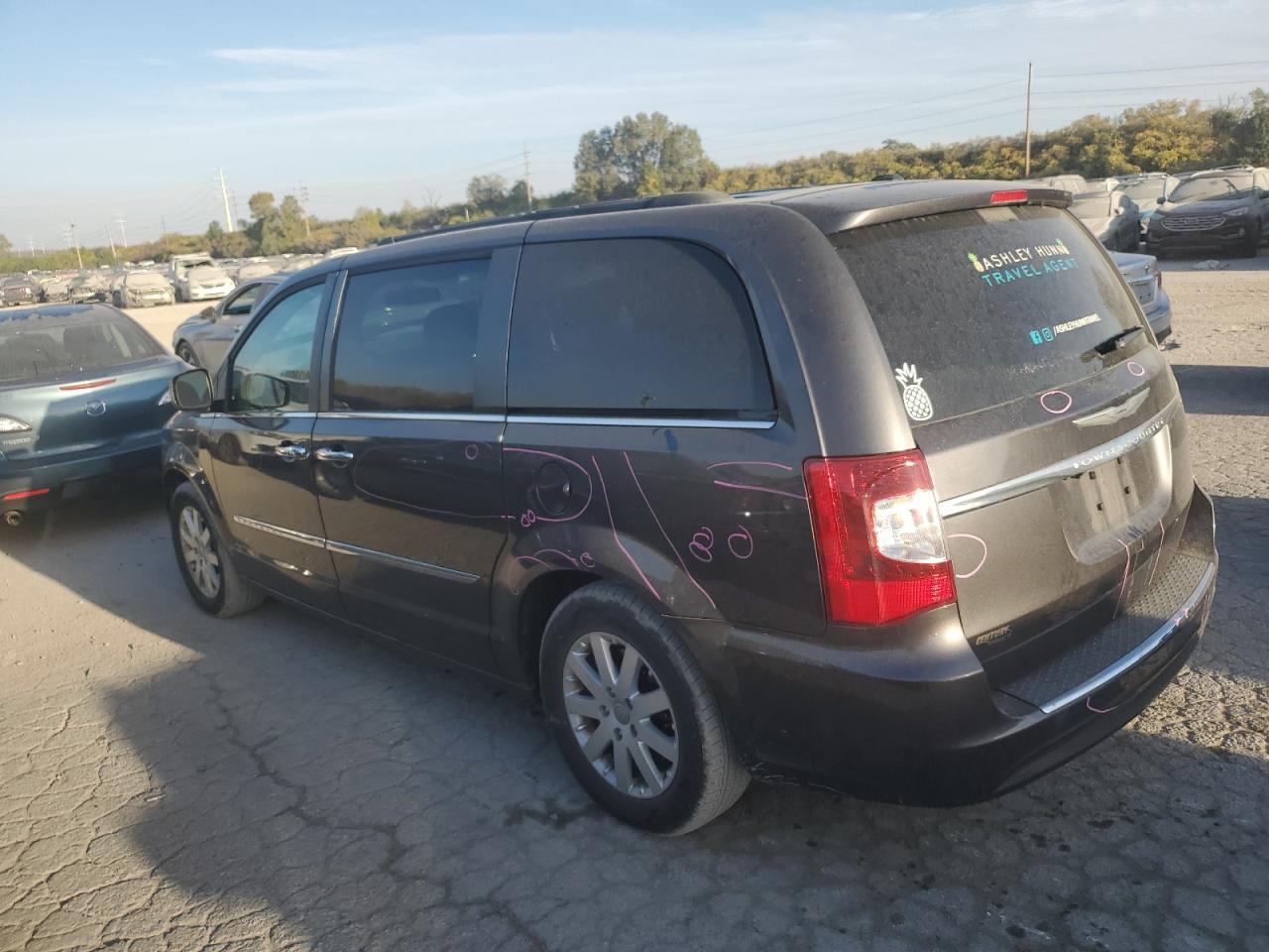 2015 Chrysler Town & Country - Image 2