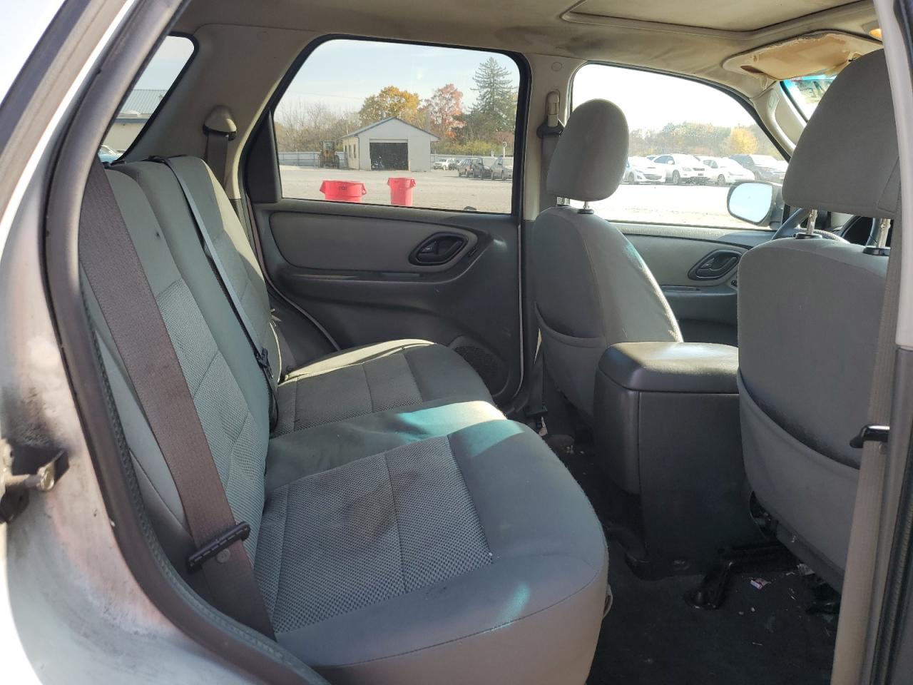 2007 Ford Escape - Image 11