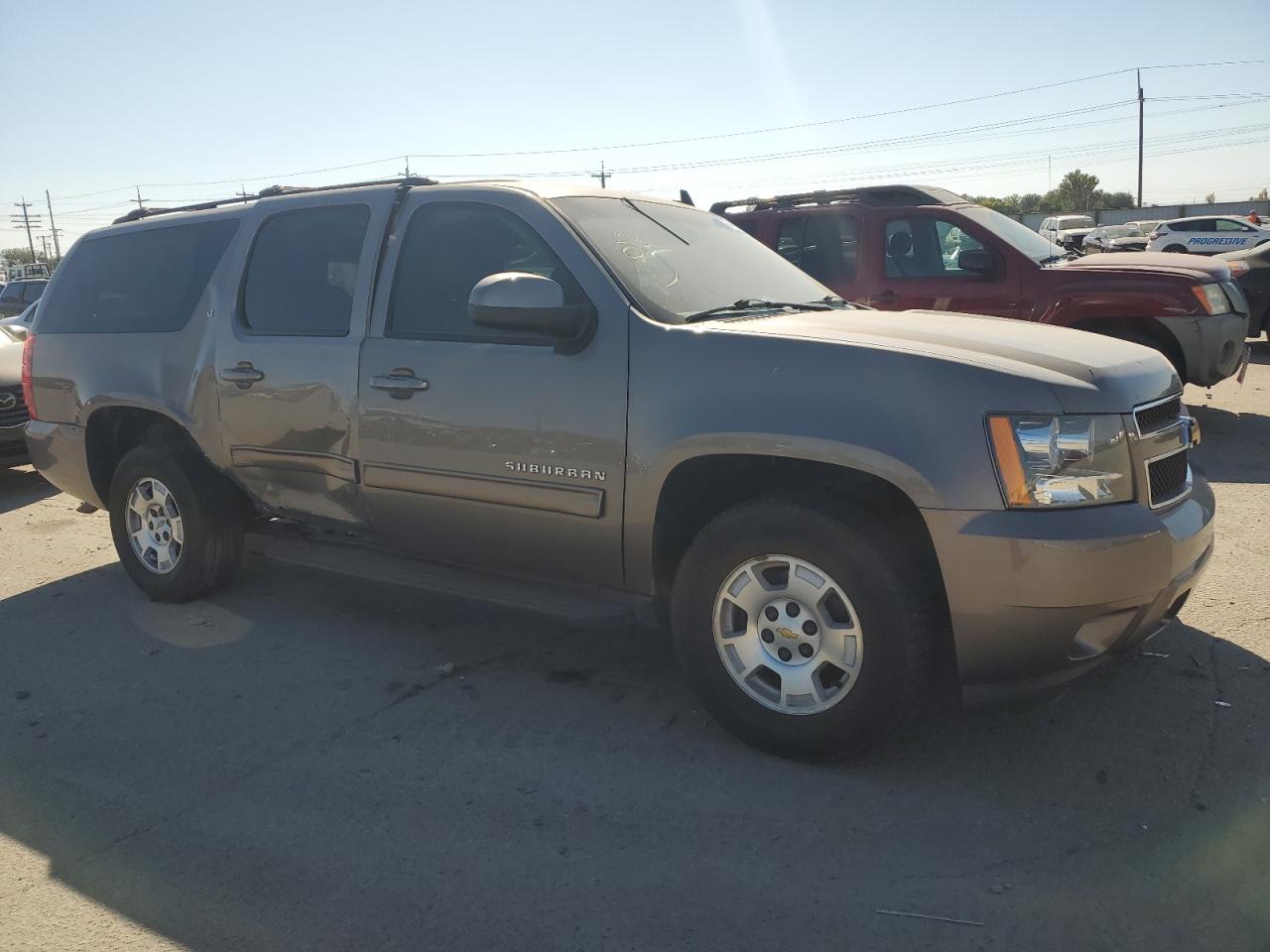 2014 Chevrolet Suburban - Image 4