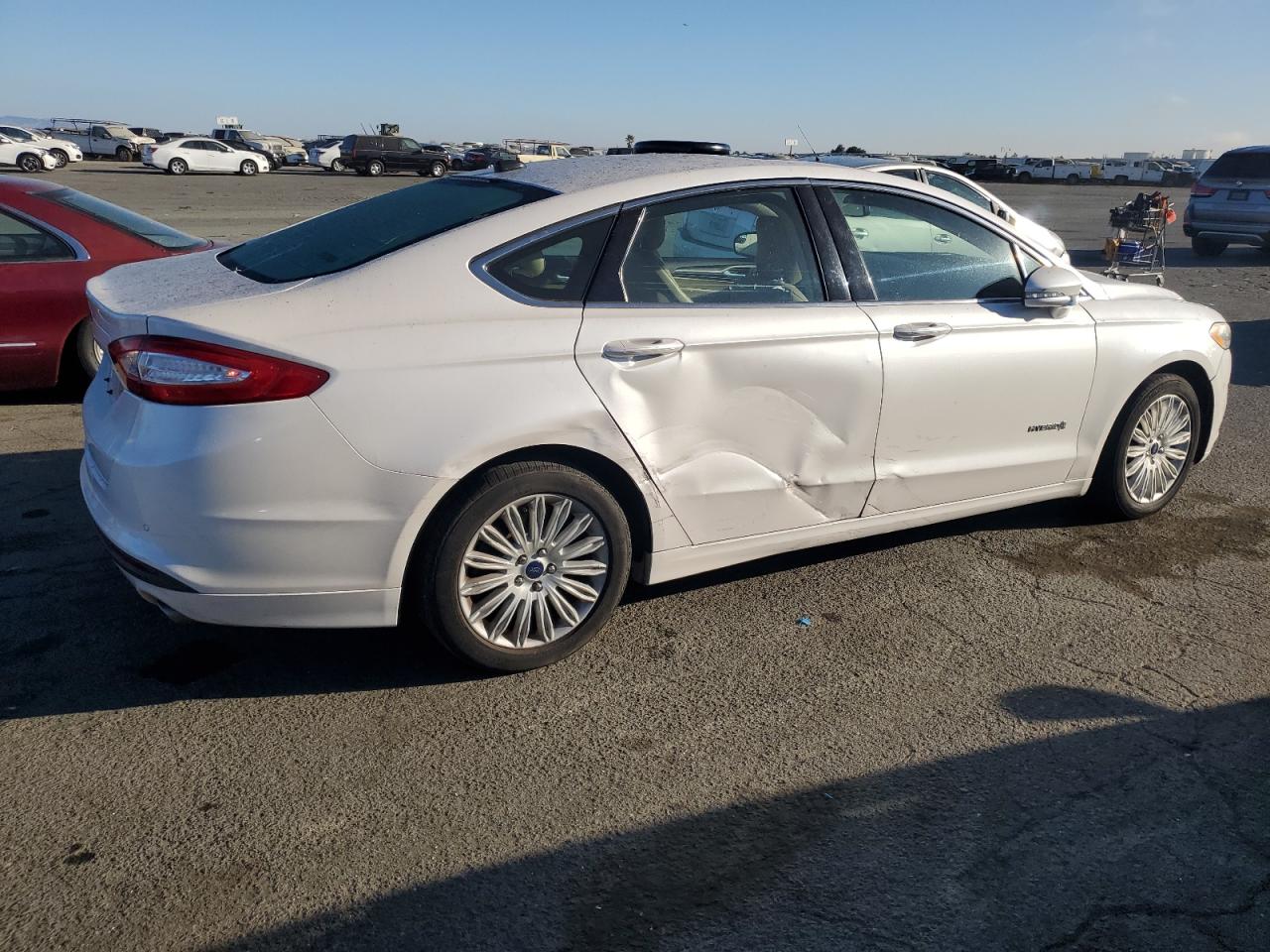 VIN 3FA6P0LU4ER256689 2014 FORD FUSION no.3