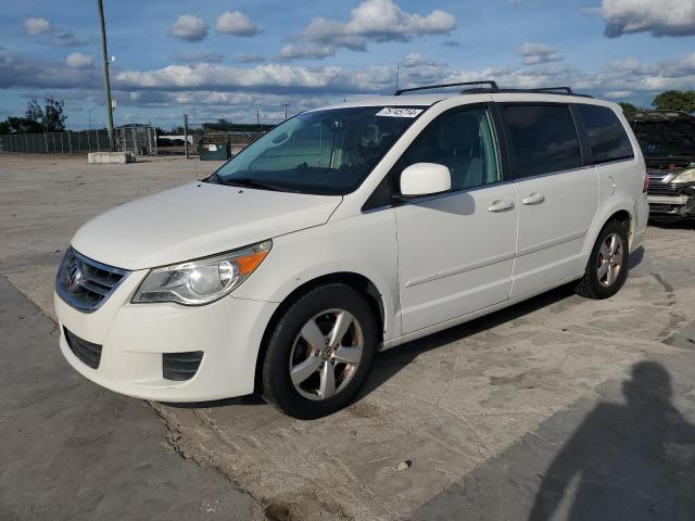 2011 Volkswagen Routan Se