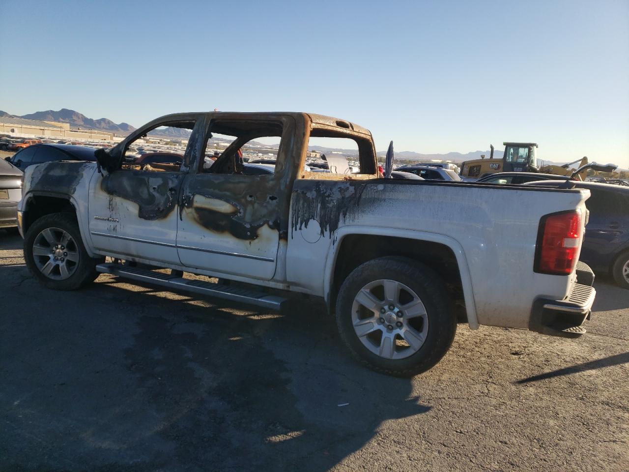 2015 GMC Sierra - Image 2