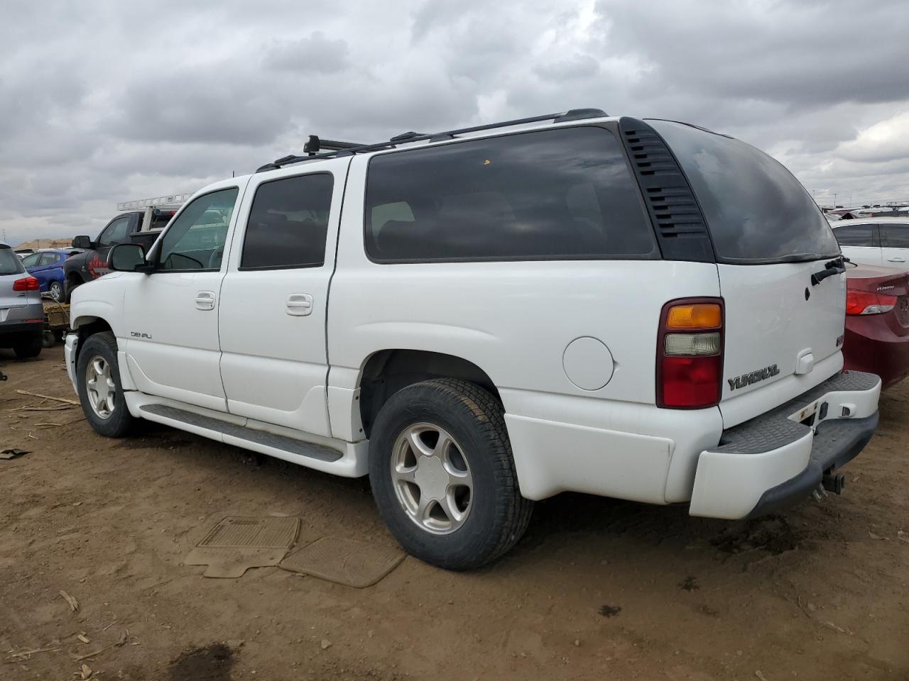 2002 GMC Yukon - Image 2