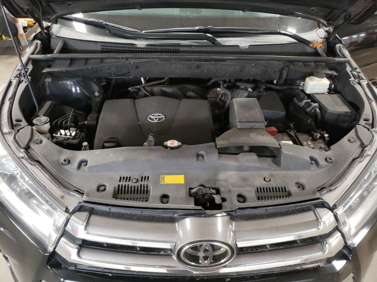 2018 Toyota Highlander - Image 12