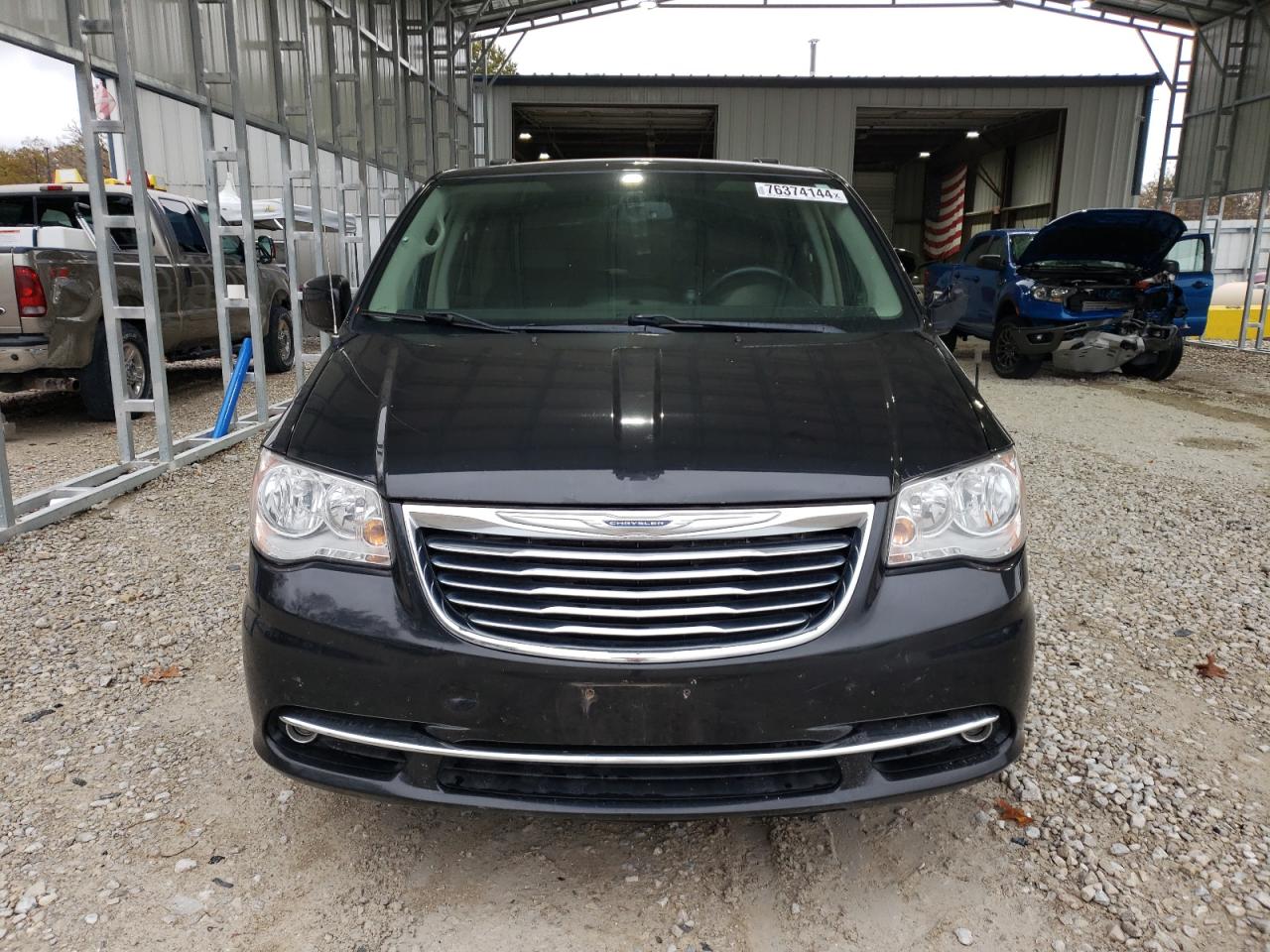 2016 Chrysler Town & Country - Image 5