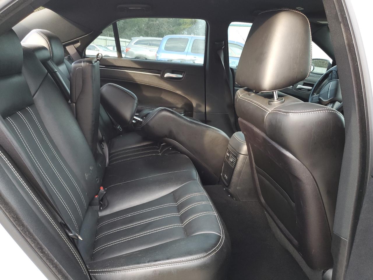 2019 Chrysler 300 - Image 10