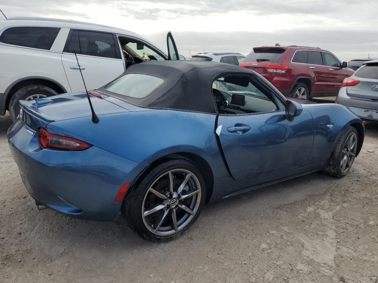 2020 Mazda MX-5 - Image 3