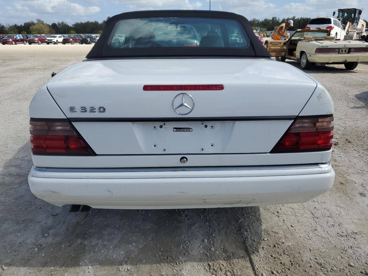 1995 Mercedes-Benz E 320 VIN: WDBEA66E5SC280927 Lot: 77246224