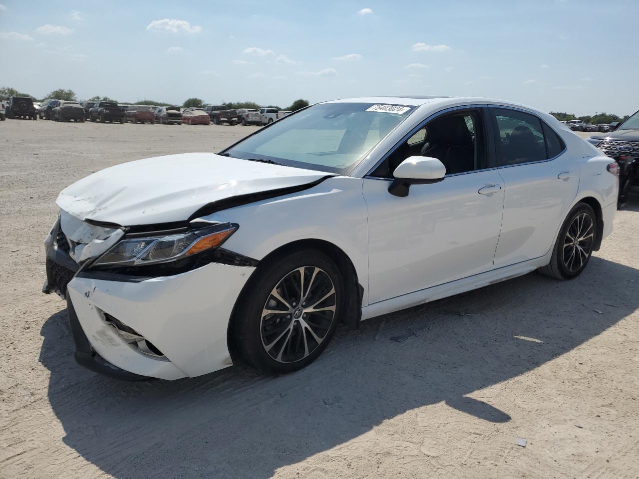 4T1B11HK2JU069165 2018 TOYOTA CAMRY - Image 1