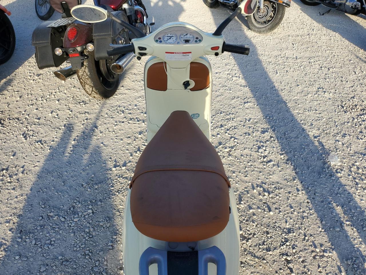 2005 Vespa M198F VIN: ZAPM198F955013706 Lot: 78303024