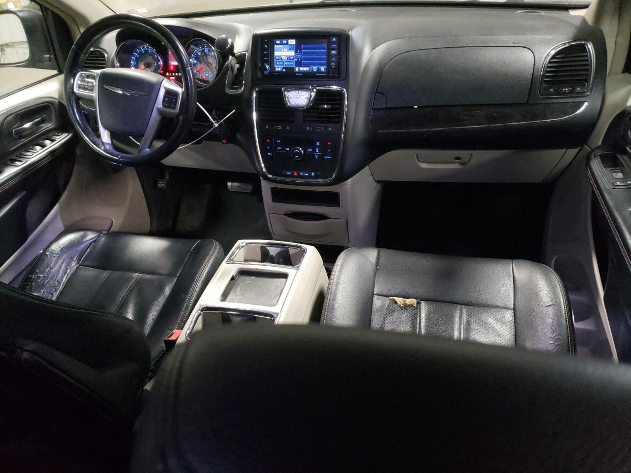 2012 Chrysler Town & Country - Image 8