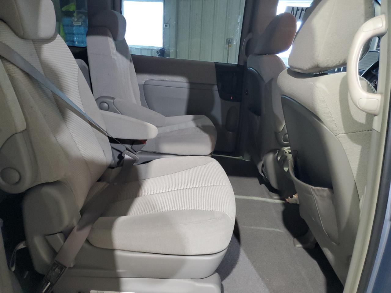 2007 Kia Sedona - Image 11