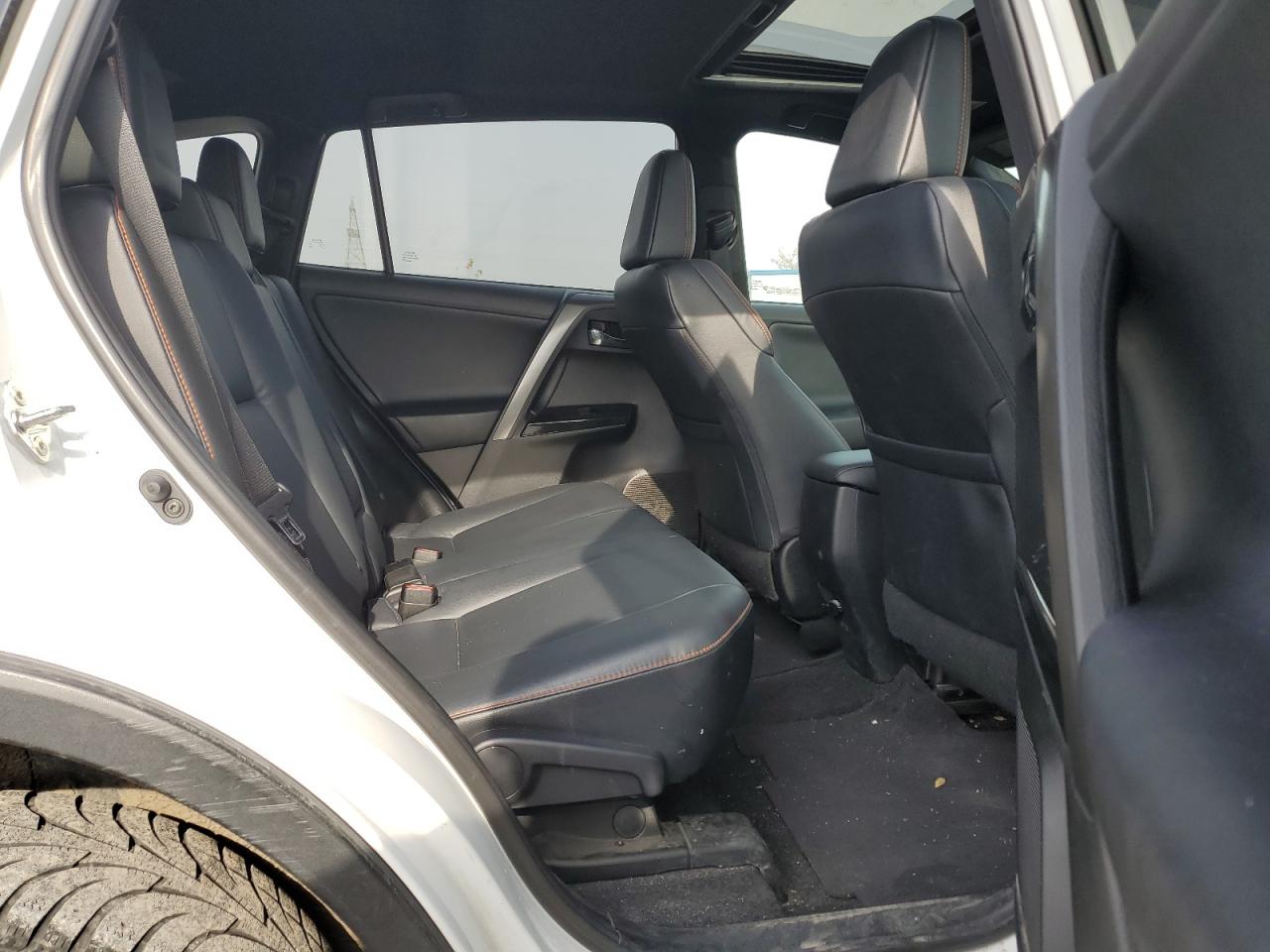 2018 Toyota RAV 4 - Image 11