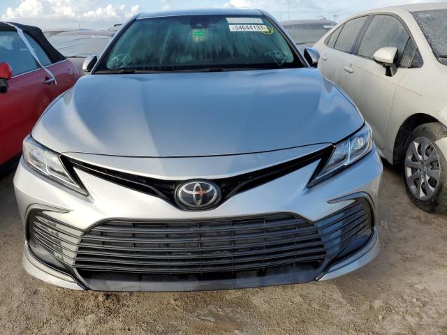  TOYOTA CAMRY 2022 Серебристый