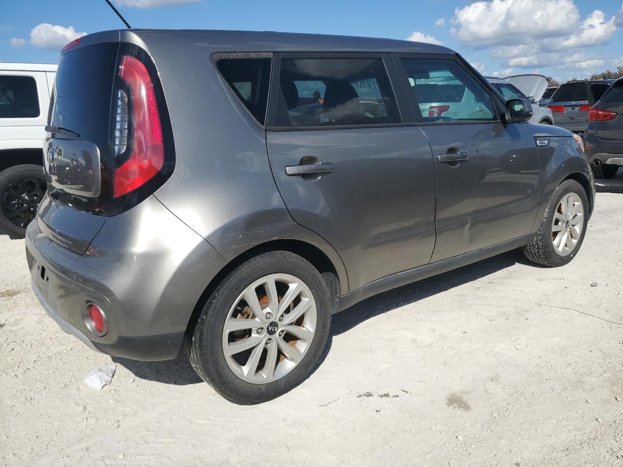 VIN KNDJP3A5XH7429113 2017 KIA SOUL no.3