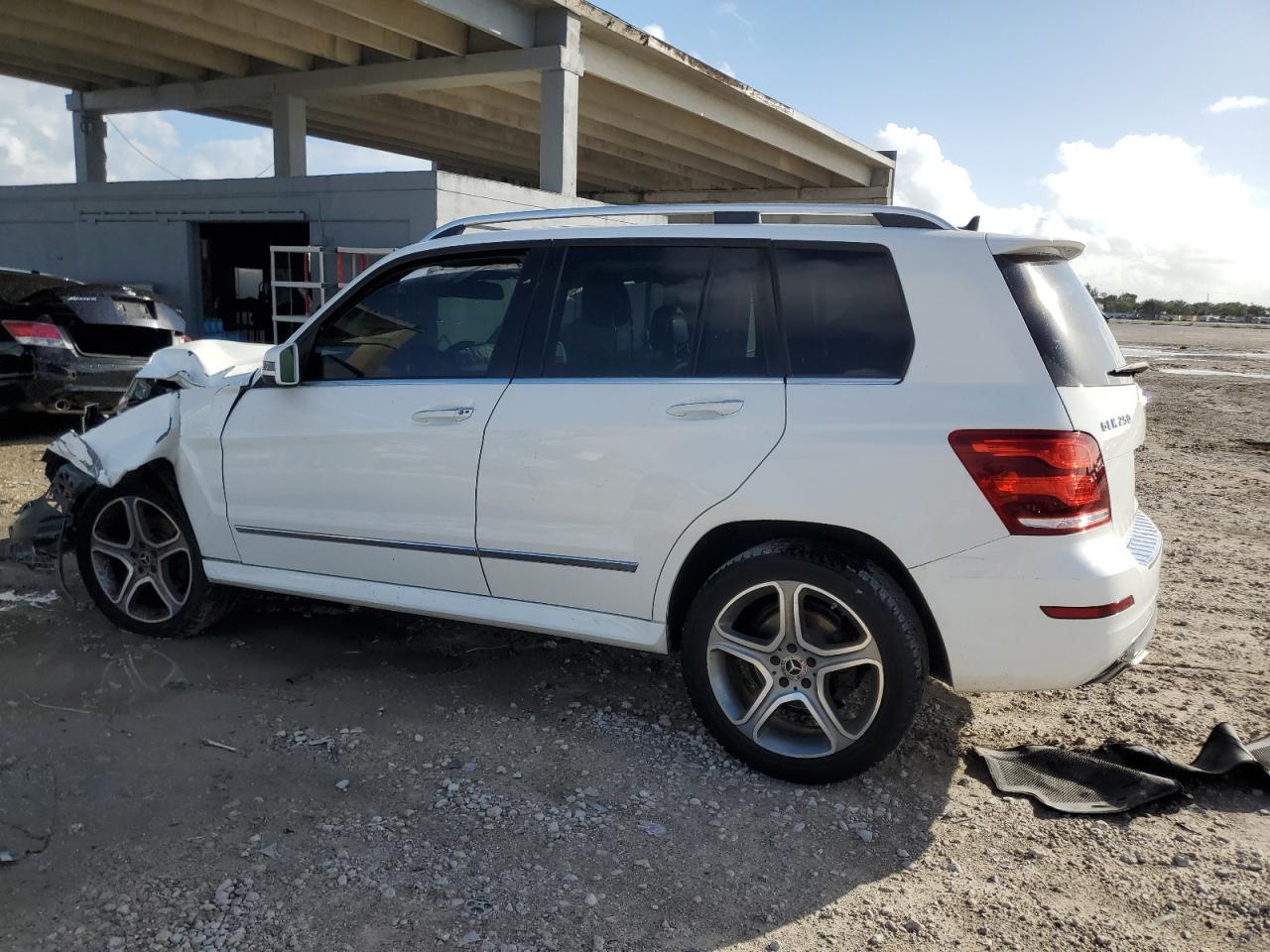 VIN WDCGG0EBXEG180679 2014 MERCEDES-BENZ GLK-CLASS no.2