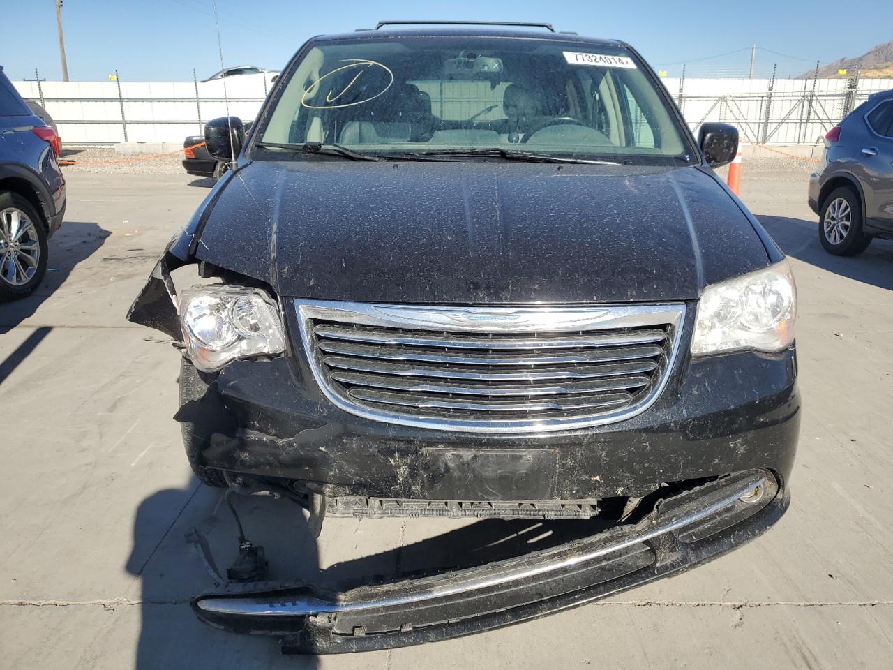 2014 Chrysler Town & Country - Image 5