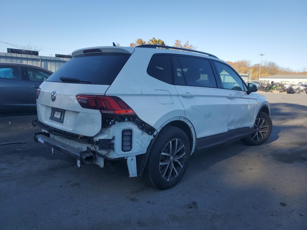 2021 Volkswagen Tiguan - Image 3