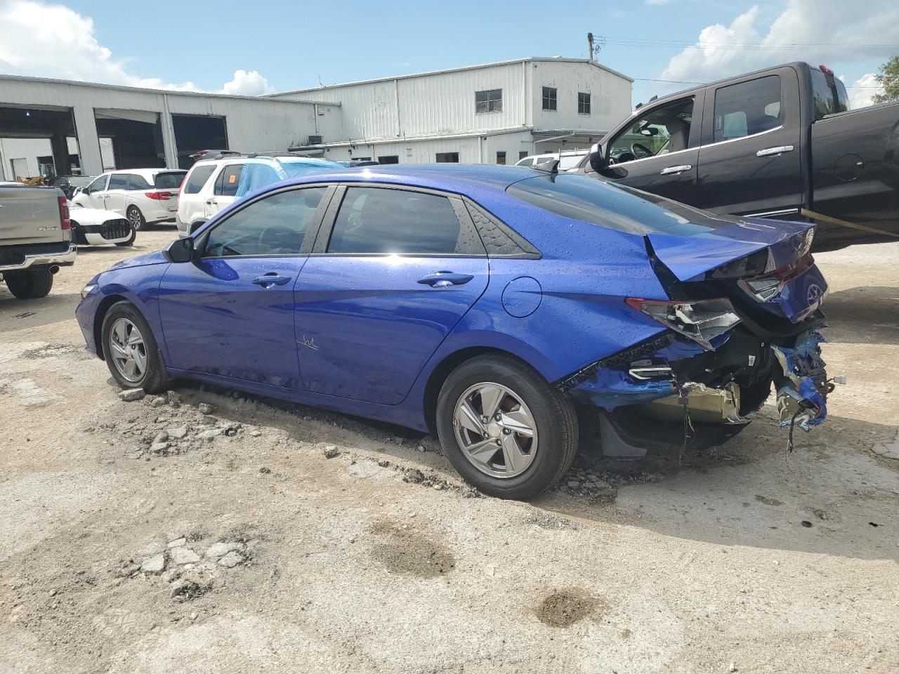 2024 Hyundai Elantra - Image 2