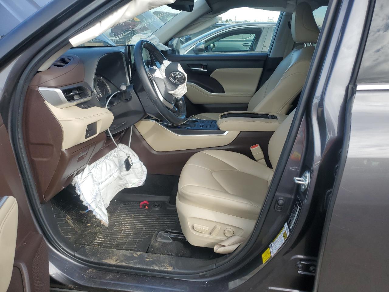 2022 Toyota Highlander - Image 7