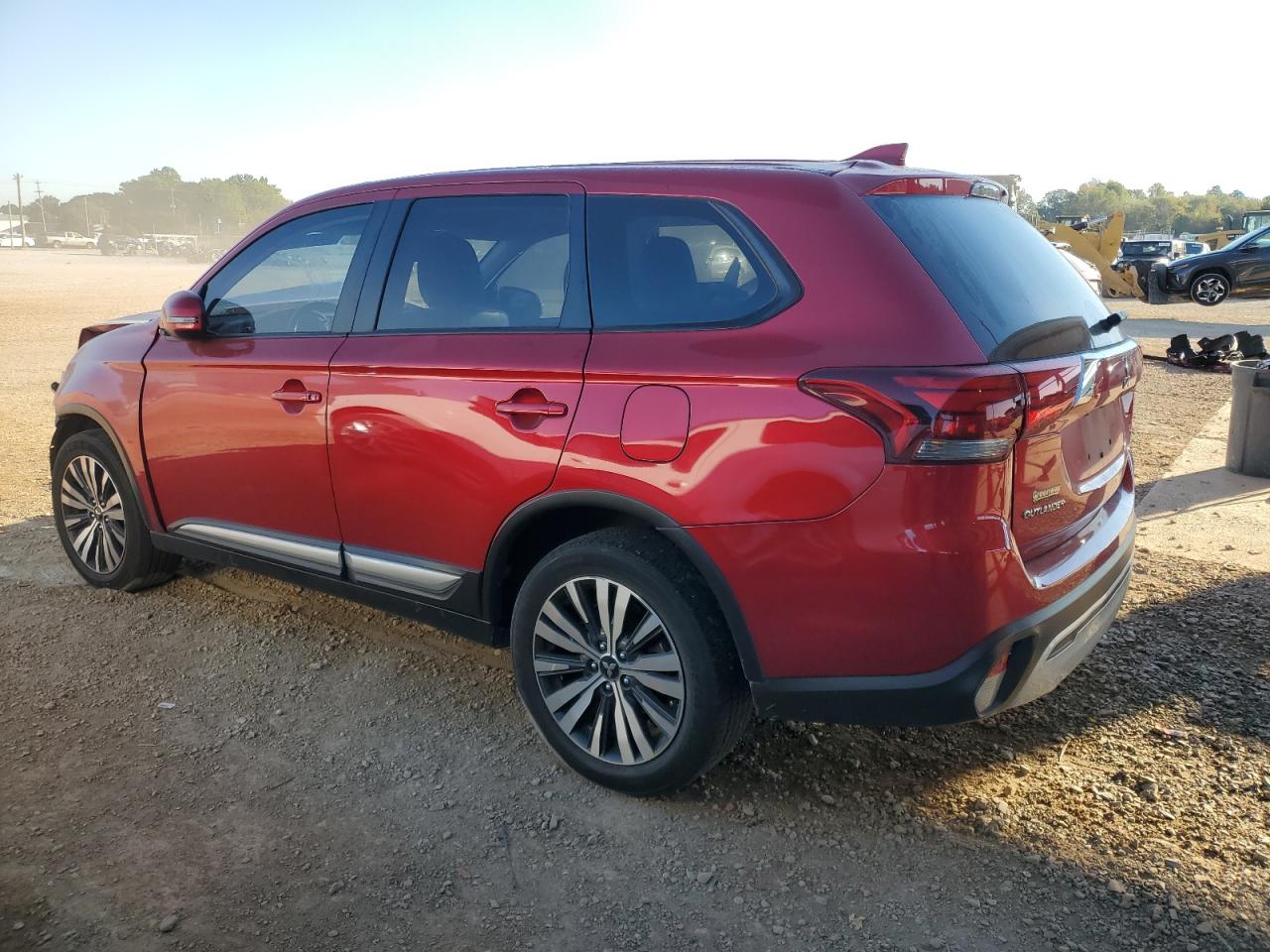 2020 Mitsubishi Outlander - Image 2