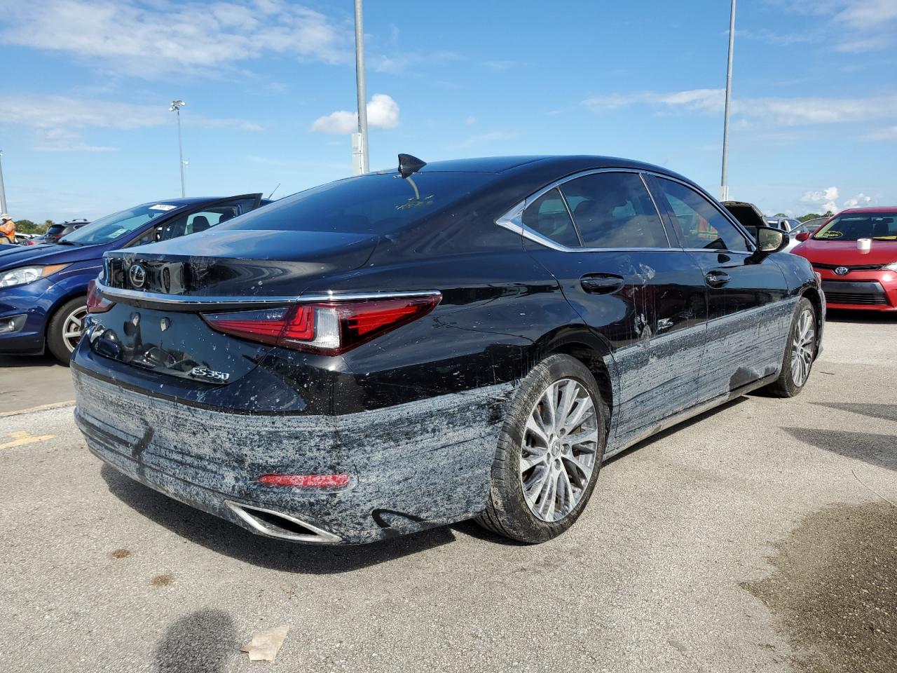 2019 Lexus ES - Image 3