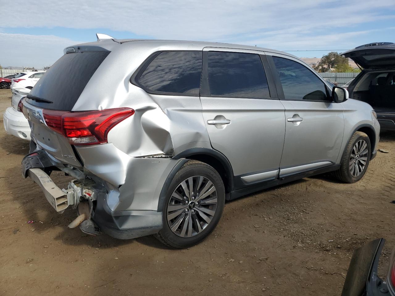 2019 Mitsubishi Outlander - Image 3