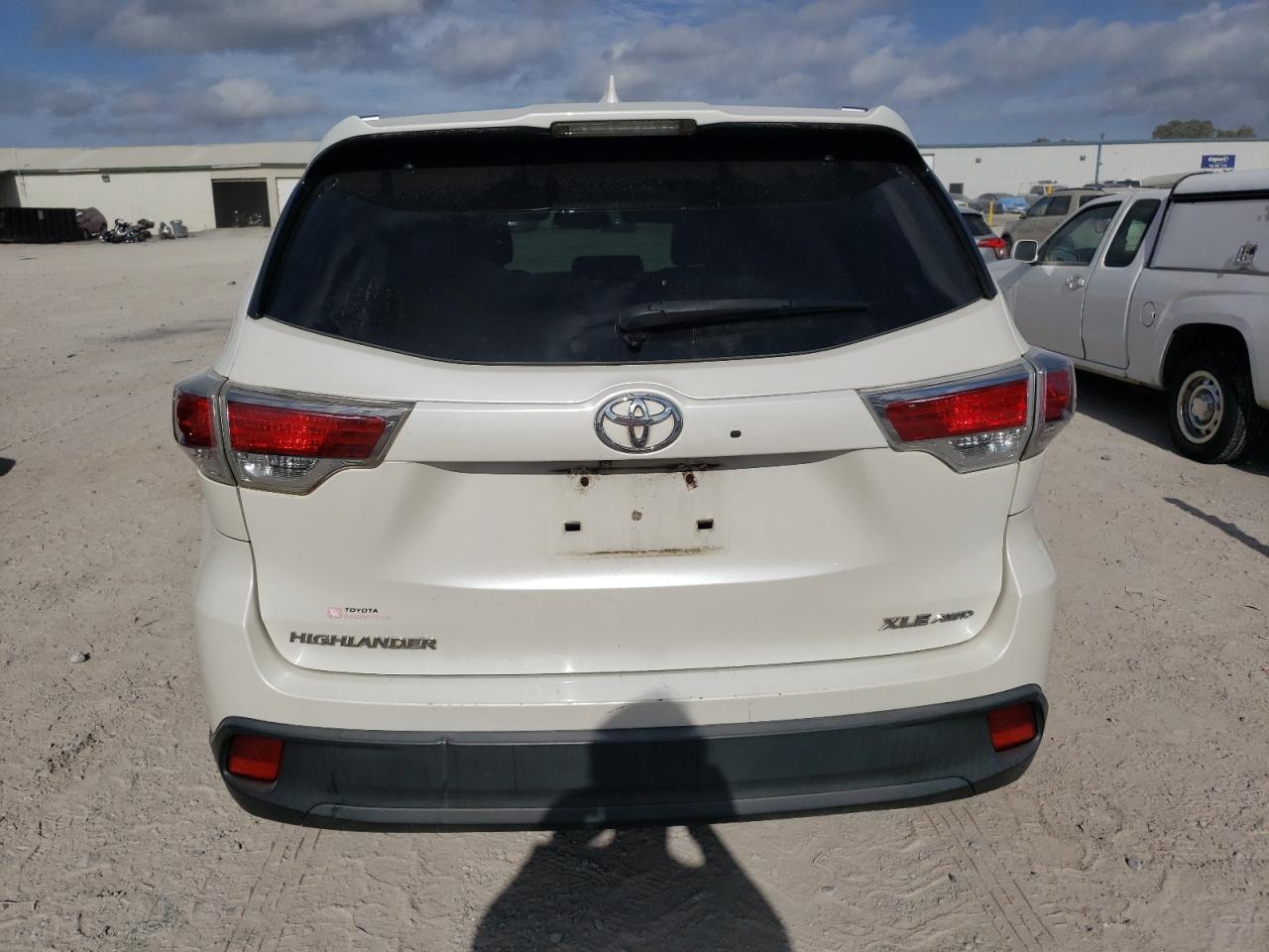 2014 Toyota Highlander Xle VIN: 5TDJKRFH4ES048511 Lot: 78232754