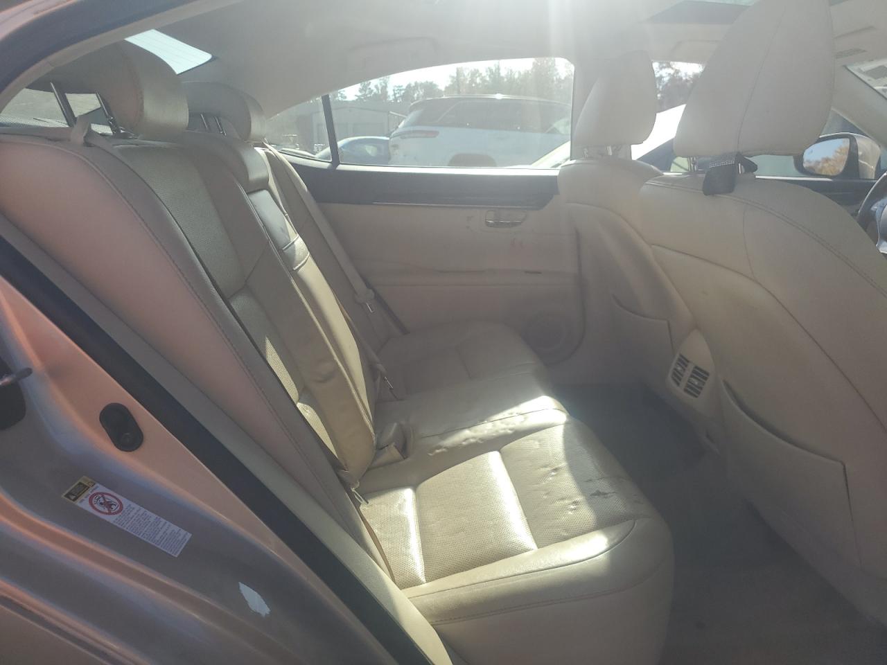 2014 Lexus ES - Image 10