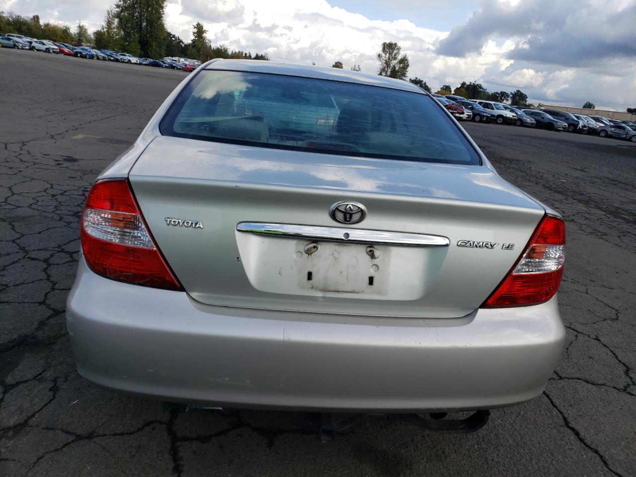 2004 Toyota Camry Le VIN: JTDBE32K140268703 Lot: 76418204