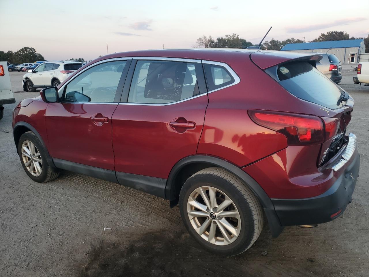 2019 Nissan Rogue - Image 2
