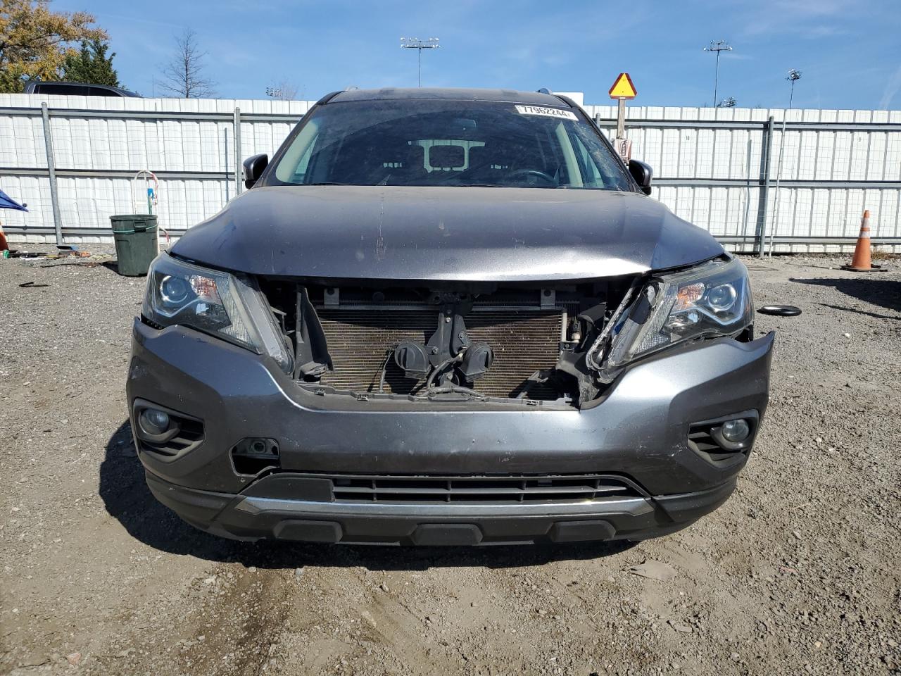 2017 Nissan Pathfinder - Image 5