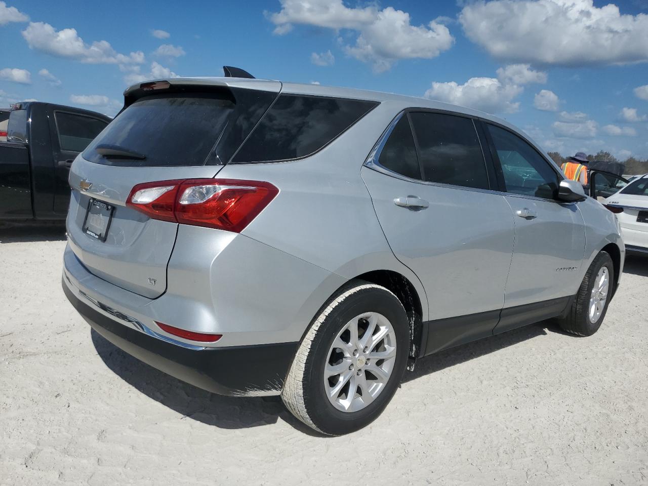 2020 Chevrolet Equinox - Image 3