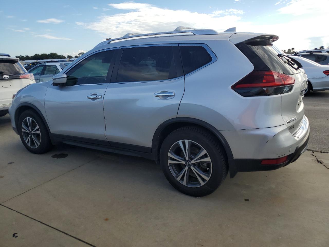 2019 Nissan Rogue - Image 2