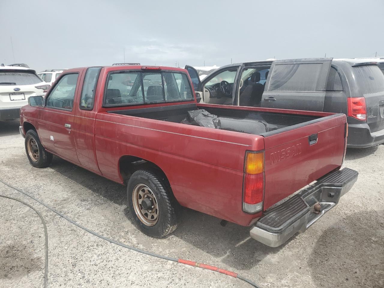 1995 Nissan Titan - Image 2