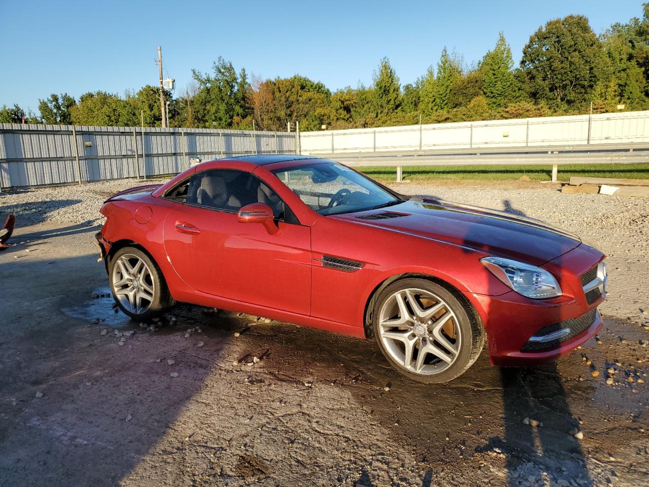 VIN WDDPK3JA6GF119105 2016 MERCEDES-BENZ SLK-CLASS no.4