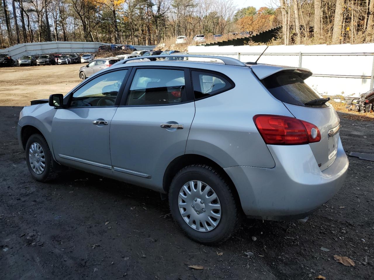 2015 Nissan Rogue - Image 2