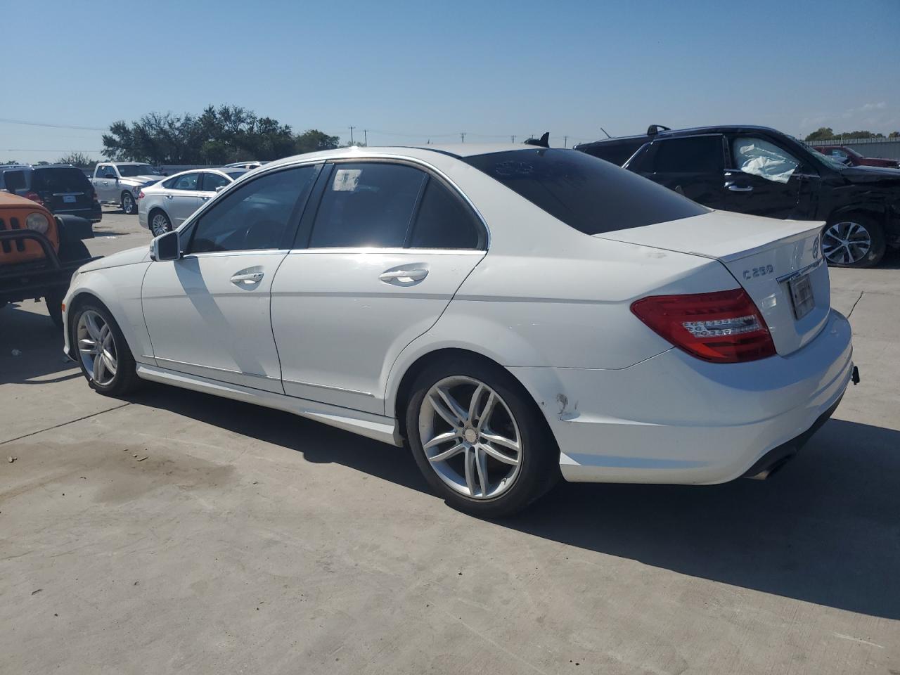 VIN WDDGF4HB2DA830480 2013 MERCEDES-BENZ C-CLASS no.2